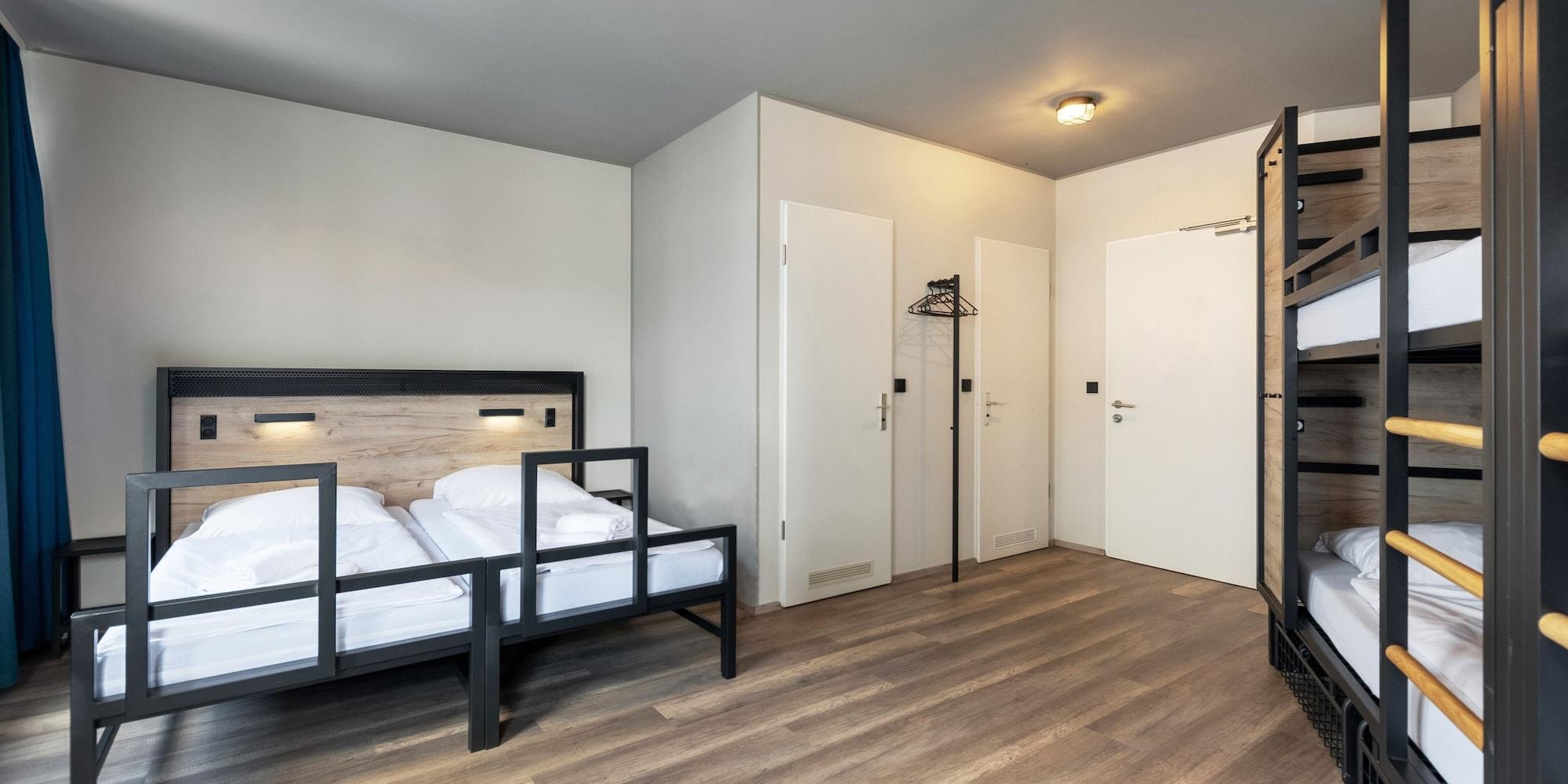 Hotel A&O Nuernberg Hauptbahnhof Norimberga Esterno foto